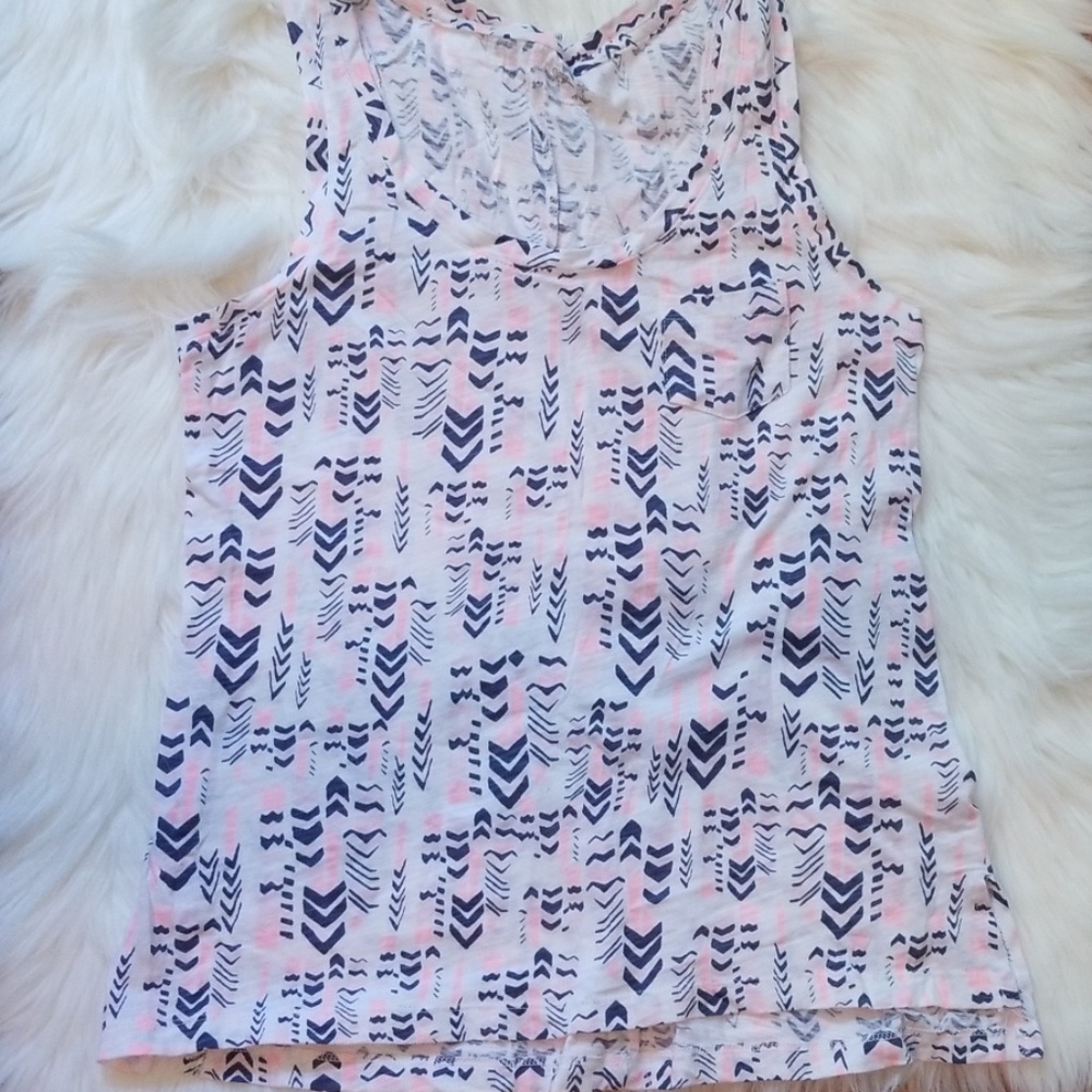 Gap patterned tank top